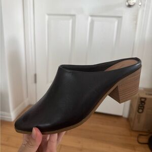 Universal Thread Black Mules with Tan Heel